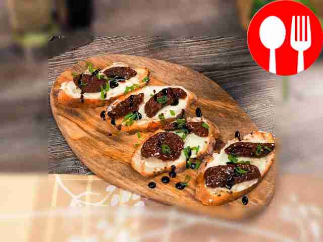 Брускетта с вялеными томатами