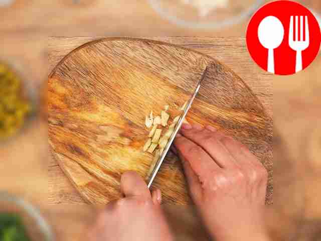 Подготовьте ингредиенты: помойте и очистите...