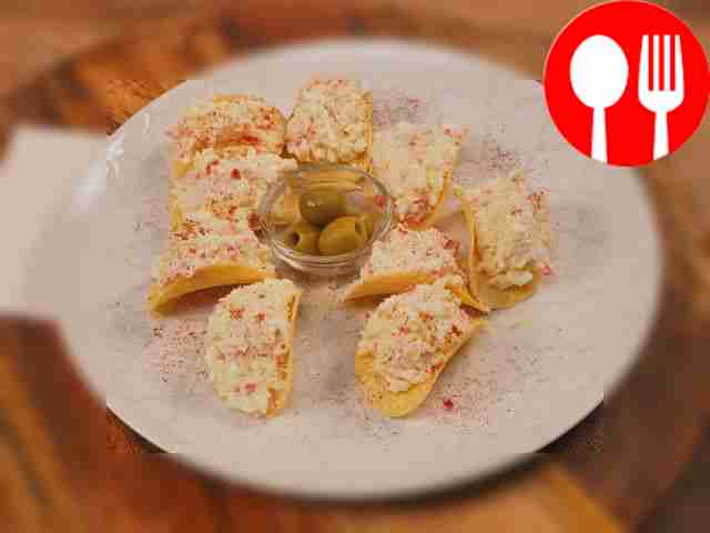 Закуска на чипсах