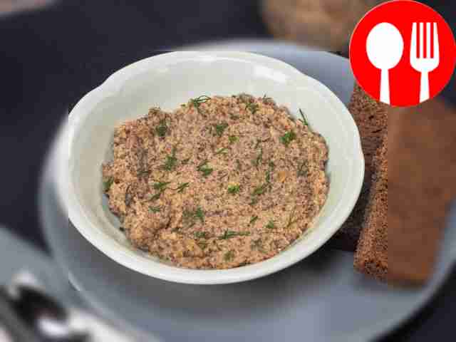 Чтобы подача выглядела эффектно, посыпьте икру...