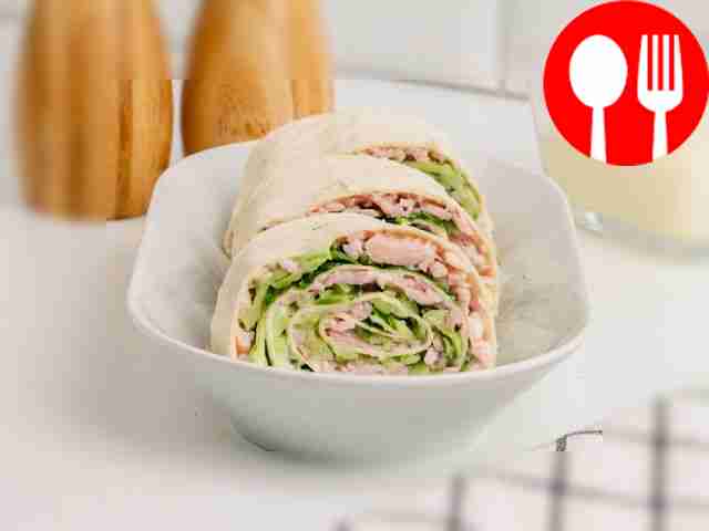 Рулет с ветчиной, свежим огурцом, сливочным сыром и зеленью