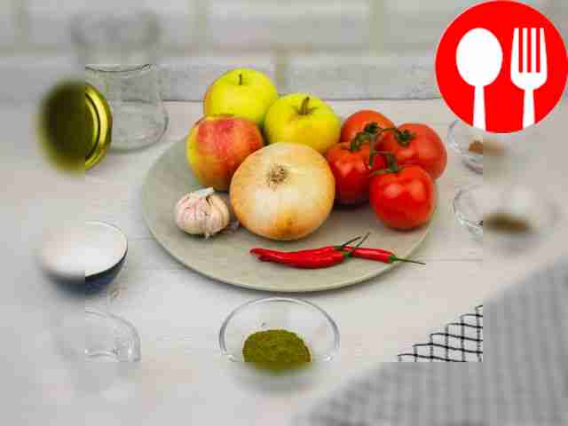 Промойте овощи под струёй прохладной воды....