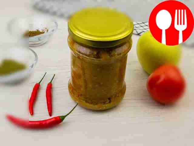 Разложите аджику по банкам, плотно закройте...