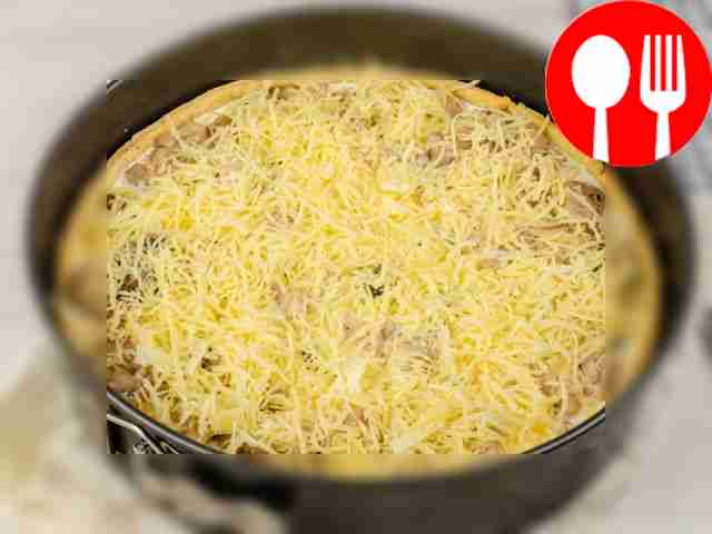 Сверху посыпьте тертым сыром и поместите киш в...