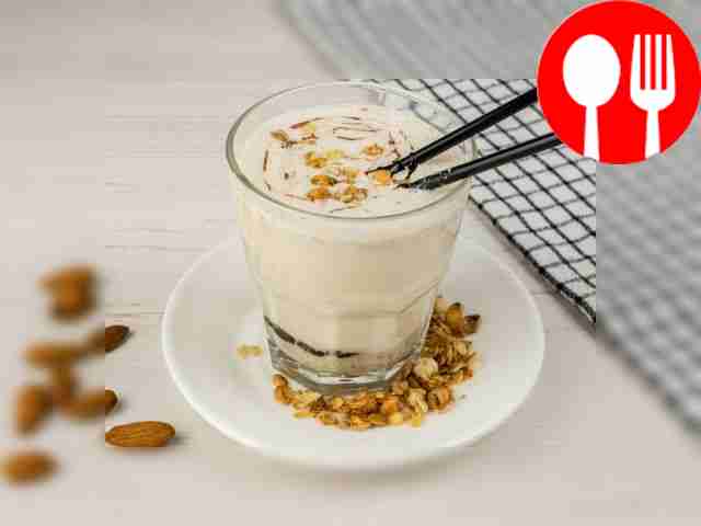 Молочный коктейль с топленым молоком и орехами