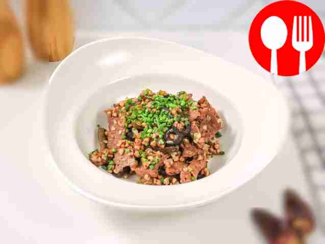 Гречка с говядиной, опятами и маслинами