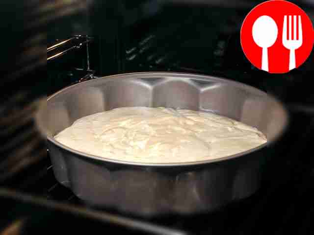 Разогрейте духовку до 180 °С. Смажьте маслом...