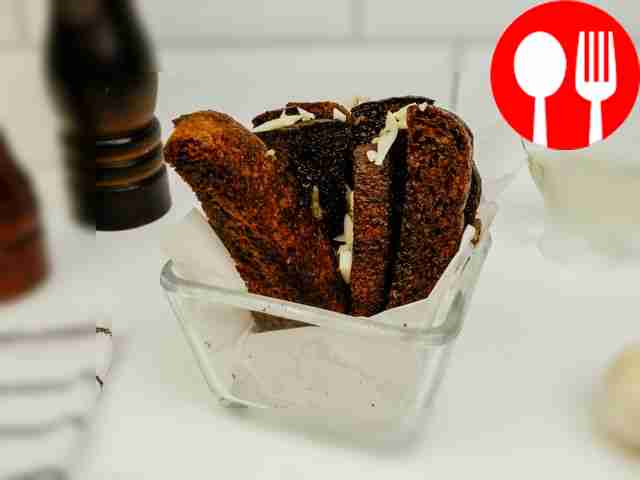 Гренки из черного хлеба с чесноком