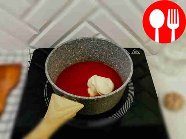 Когда томатная паста начнет слегка закипать,...