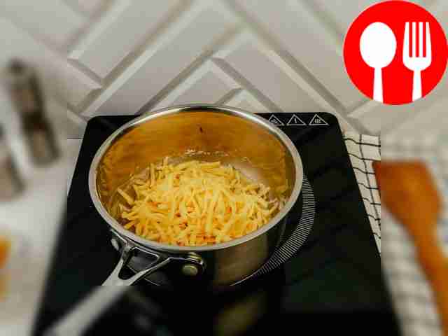 Сыр натрите на крупной терке и добавьте в...