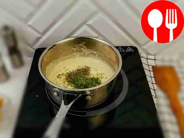 Подсолите и поперчите по вкусу, добавьте укроп...