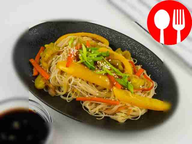 Рисовая лапша с овощами