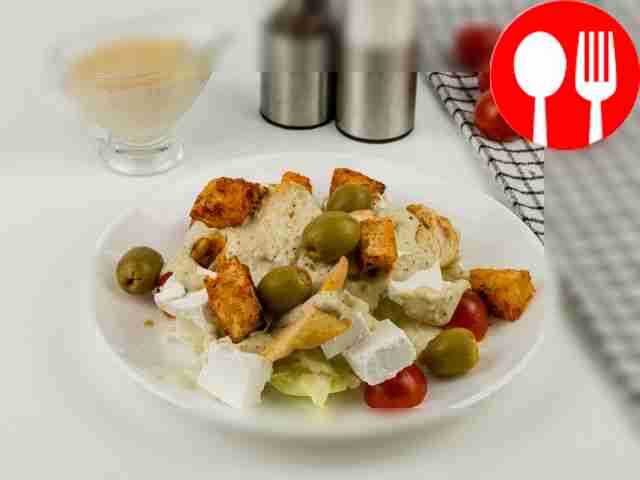 Салат «Цезарь» с оливками