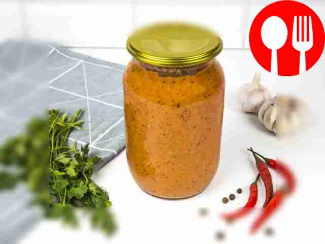 Аджика с имбирем и смесью перцев