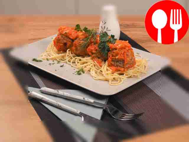 «Ежики» из фарша в сливочном соусе