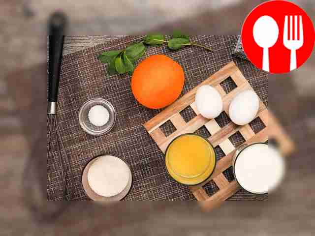 Помойте апельсин и натрите его цедру. В...