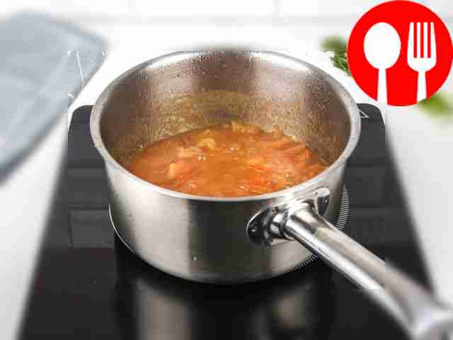 Тушите овощи примерно 20 минут, регулярно помешивая.