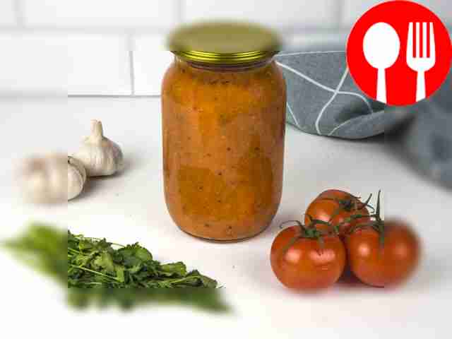 Достаньте из духовки банки с крышками и...