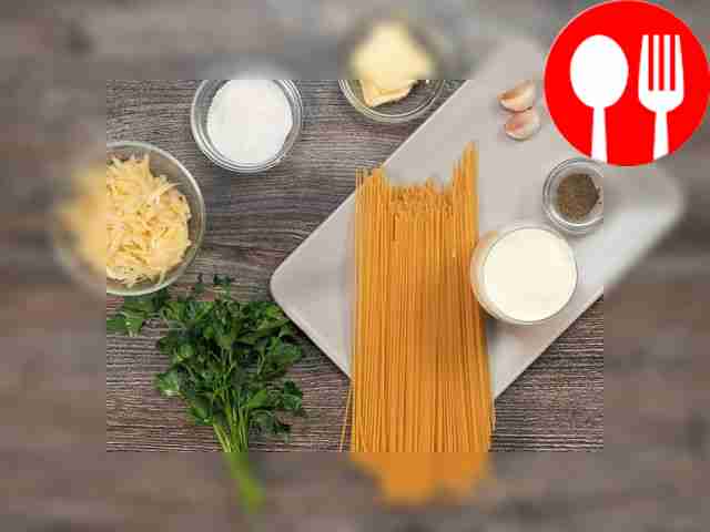 Промойте петрушку и измельчите её. Очистите...