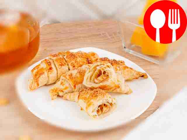 Круассаны с сыром и арахисом