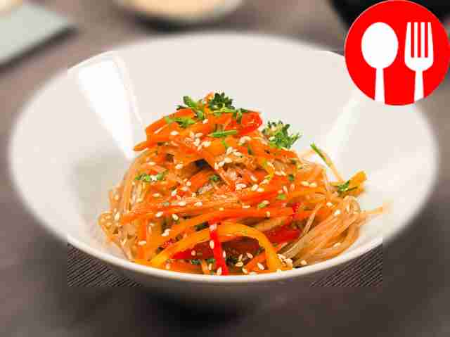 Салат с фунчозой