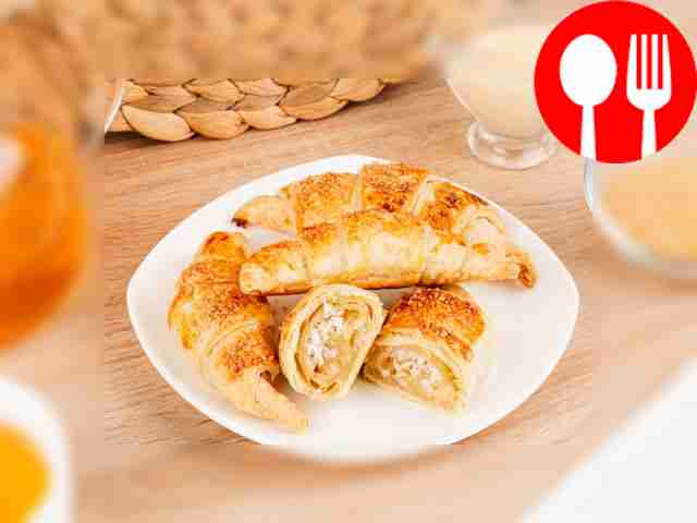 Круассаны со сгущенкой и кокосовой стружкой