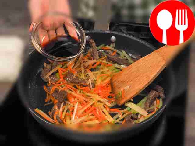 Подготовьте продукты. Морковь и редьку...