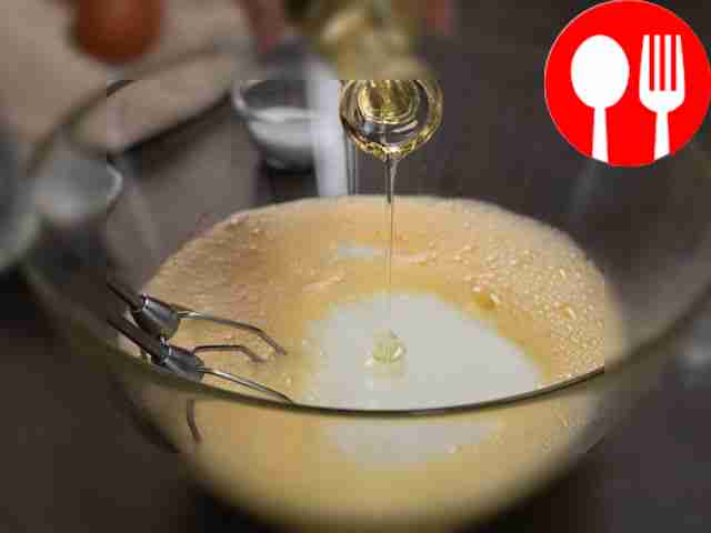 Взбейте яйца с сахаром до однородной массы,...