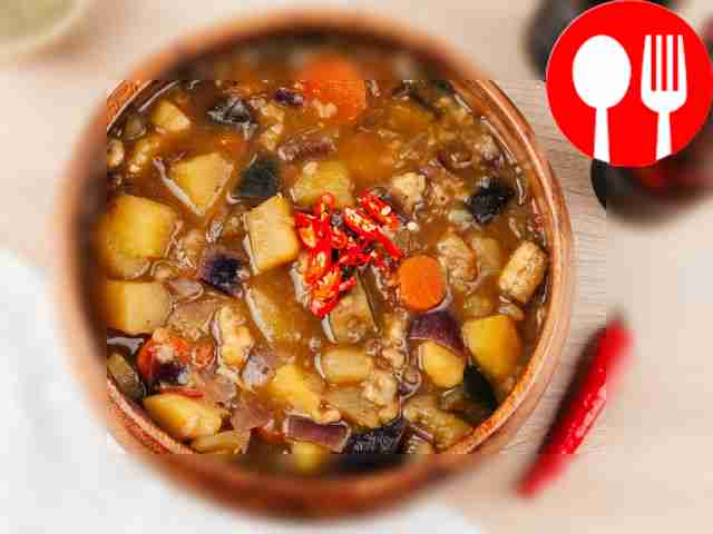 Овощное рагу с перцем чили и сушеными травами