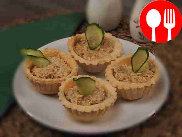 Тарталетки с печенью трески и плавленым сыром