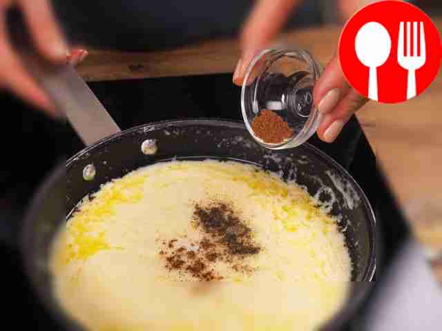 Приготовьте соус: растопите в небольшом...