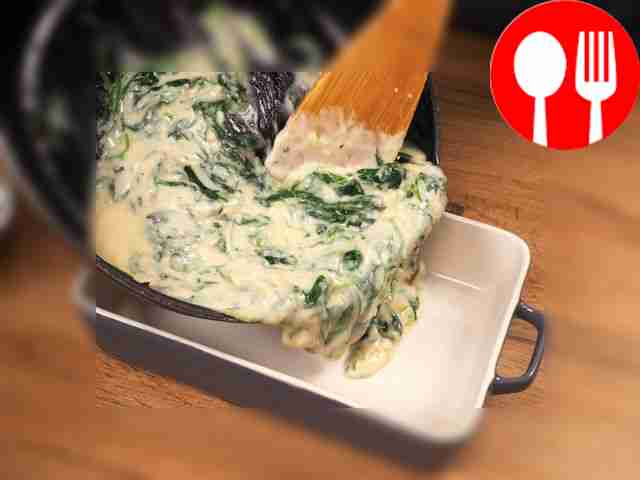 Запеканный шпинат соедините с соусом,...