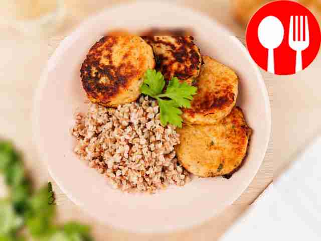Гречка с рыбными котлетами