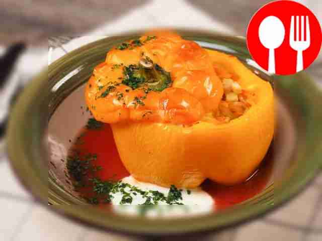 Перец, фаршированный овощами