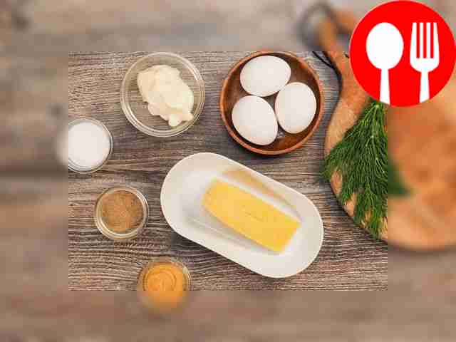 Промойте яйца, сварите их вкрутую, охладите и...