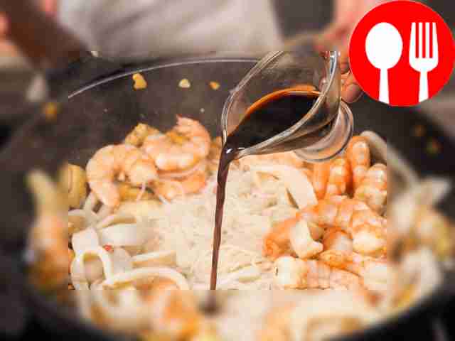 Соедините базовые ингредиенты и доведите блюдо...