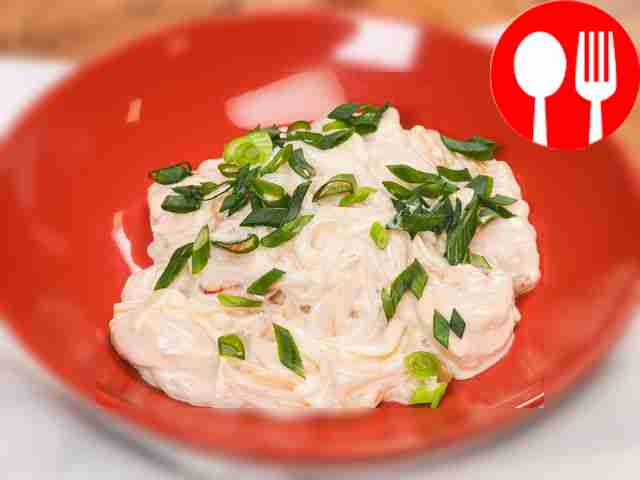 Вок с курицей в сливочном соусе