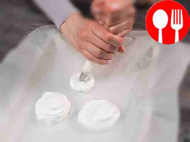 Разложите получившийся крем порциями по...