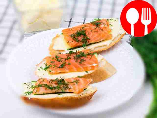 Бутерброды с форелью и сливочным сыром