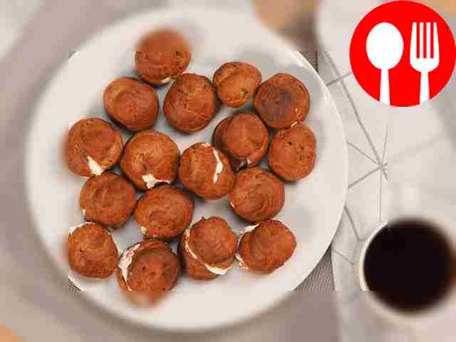Профитроли со сливками