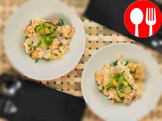 Салат с чипсами и копченой колбасой