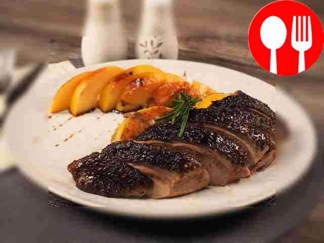 Утка, запеченная с айвой