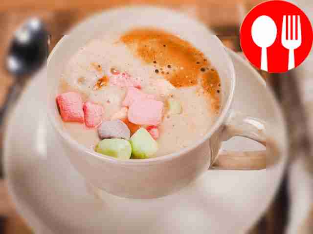 Кофе с маршмеллоу и шоколадом