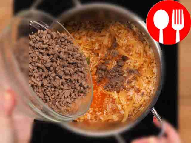 Соедините мясо и овощи. Введите прокручённое...