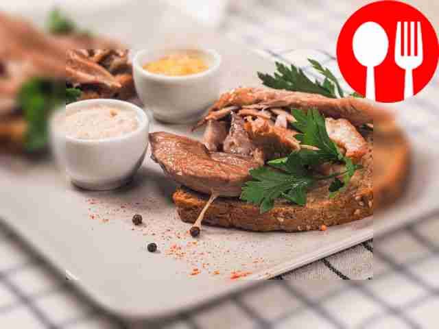 Рулька в луковой шелухе