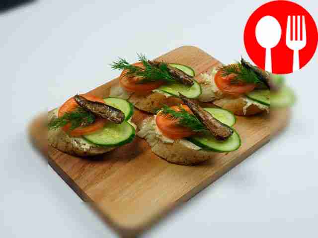 Бутерброды со шпротами и сыром