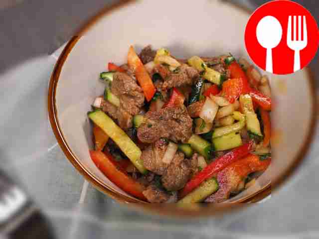 Теплый салат с телятиной