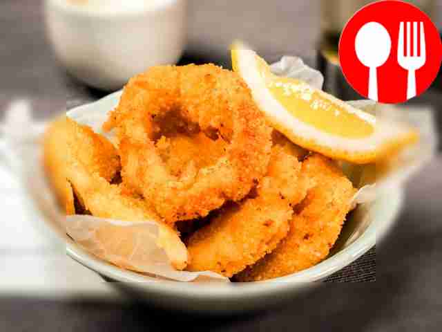 Кольца кальмара во фритюре