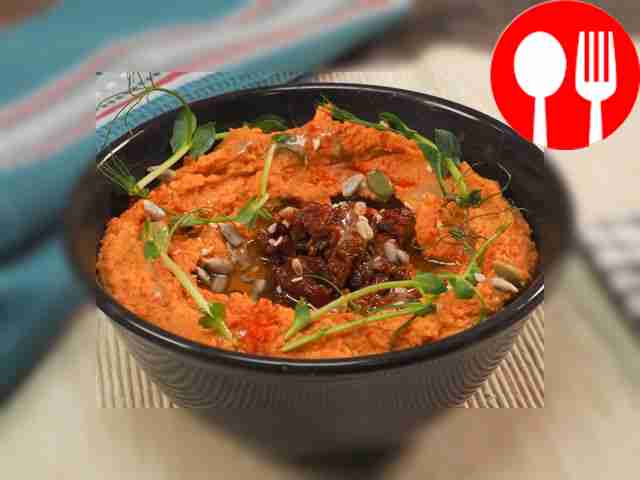 Хумус с помидорами