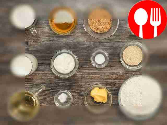 Измельчите грецкие орехи. Приготовьте...